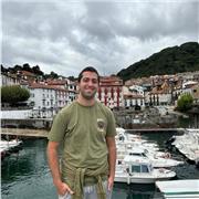 Graduado en biología imparte clases a jóvenes de instituto/bachillerato, sobre todo en materias del ámbito científico